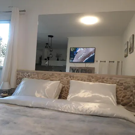 Relax Tiny 40 Meters Of The * Zrnovo