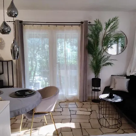 Relax Tiny 40 Meters Of The Zrnovo