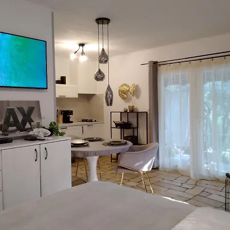 Holiday home Relax Tiny 40 Meters Of The Zrnovo