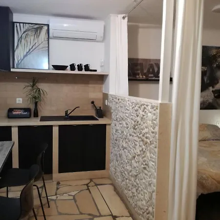 Relax Tiny 40 Meters Of The * Zrnovo