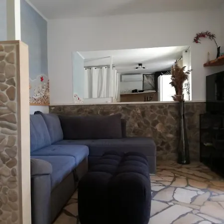 Relax Tiny 40 Meters Of The * Zrnovo