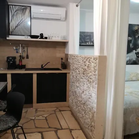 Relax Tiny 40 Meters Of The